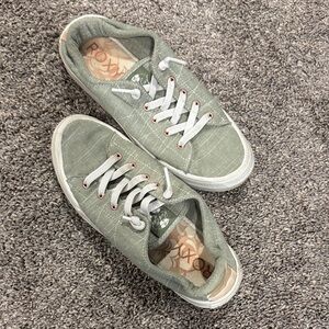 Green Canvas ROXY Sneakers with White Laces